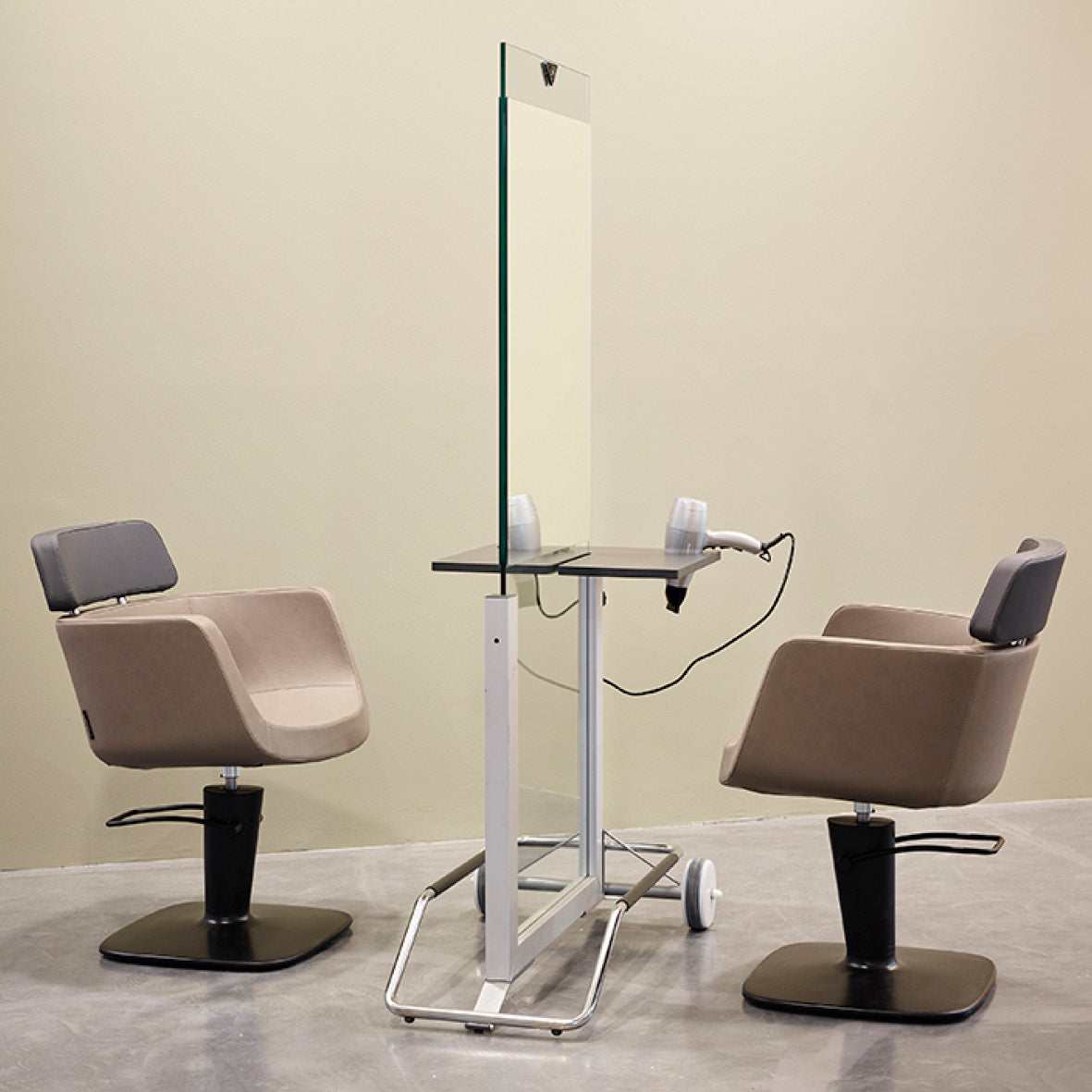 Maletin vastakkaispaikka on kätevä siirtää