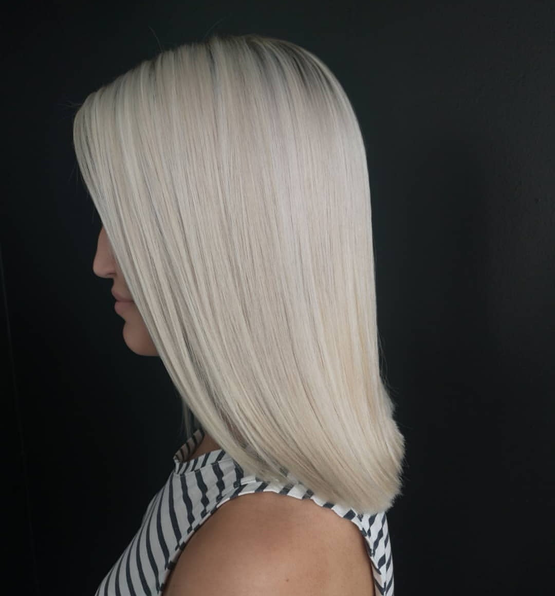 Kylmä vaalea hiusväri